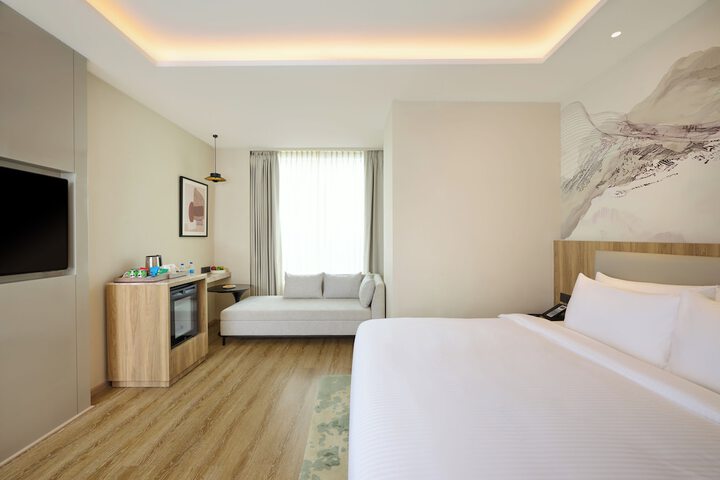 Room 13 of 87