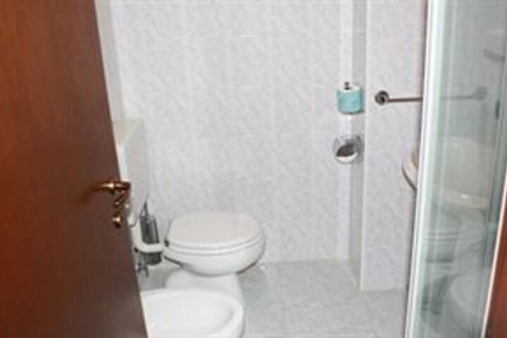 Room 2 of 17