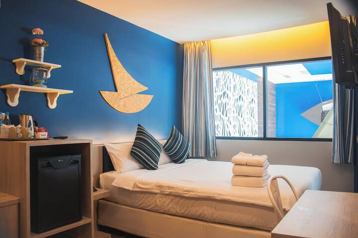 Room 40 of 77