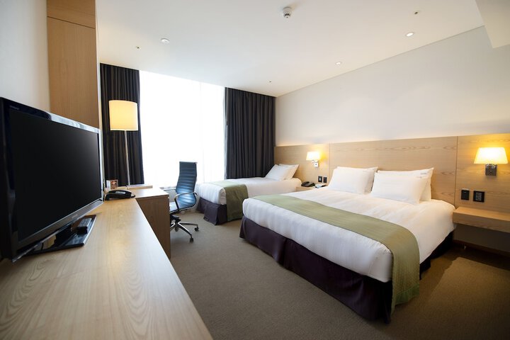 Room 9 of 112