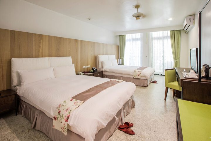Room 14 of 180