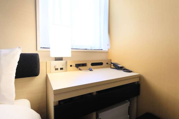 Room 12 of 82