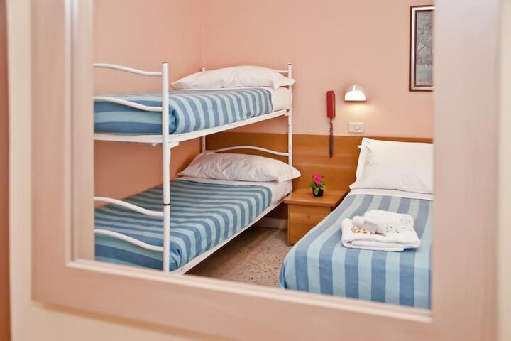 Room 10 of 40