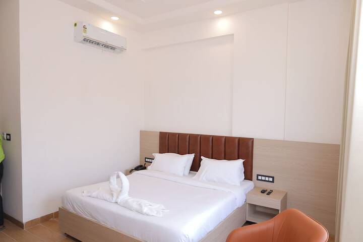 Room 11 of 38