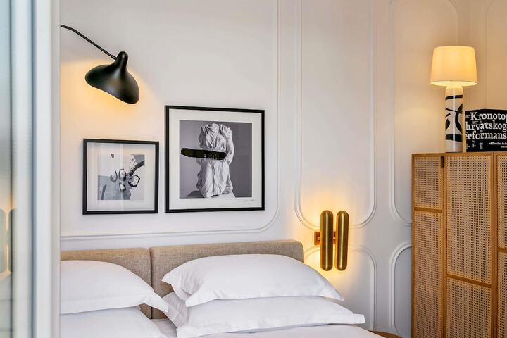 Hotel 75 of 81