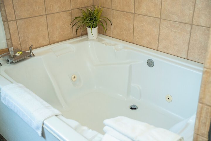 Jetted tub