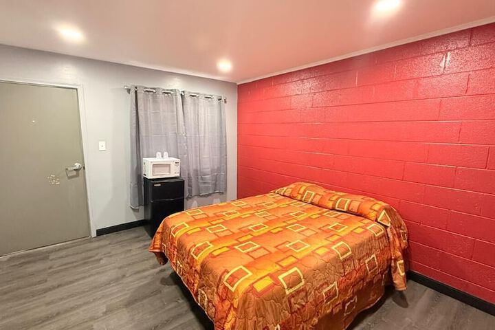 Room 2 of 6