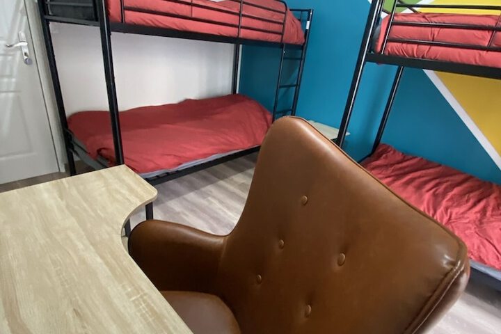 Room 6 of 18