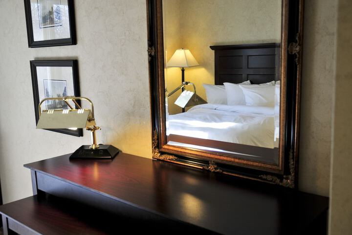 Room 4 of 113