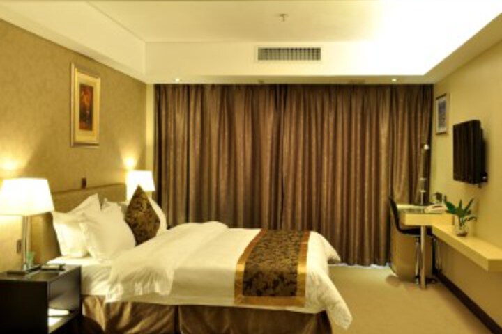 Room 4 of 8