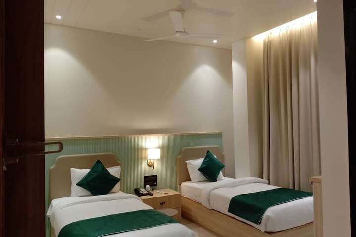 Room 12 of 34
