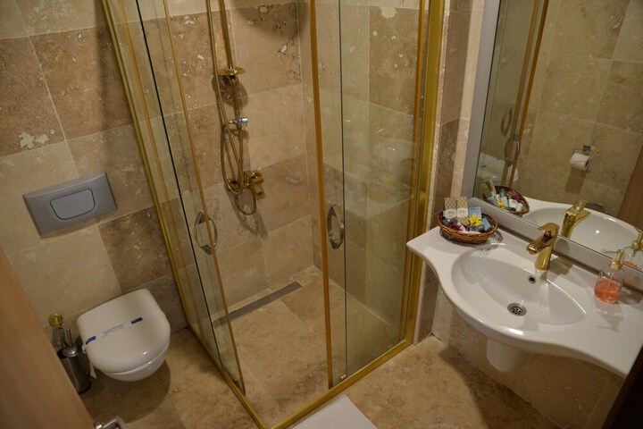 Room 30 of 43