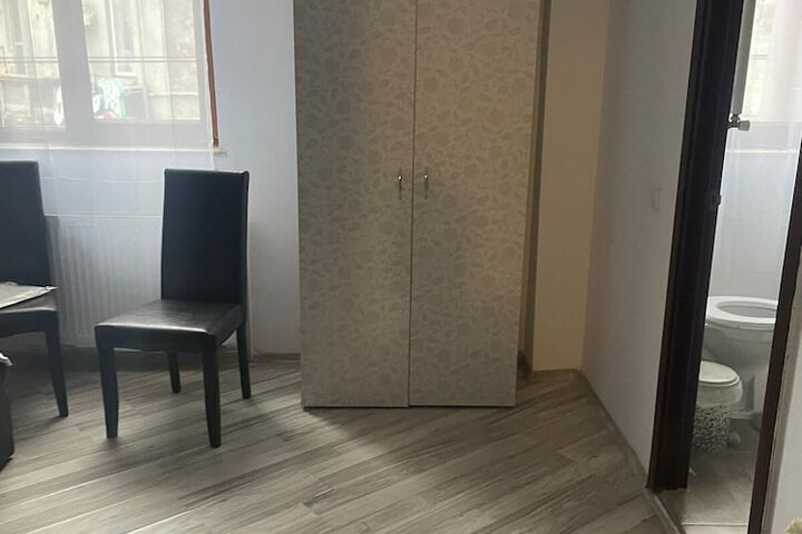 Room 9 of 35