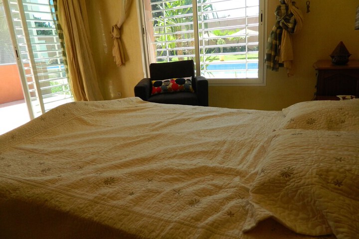 Room 4 of 33