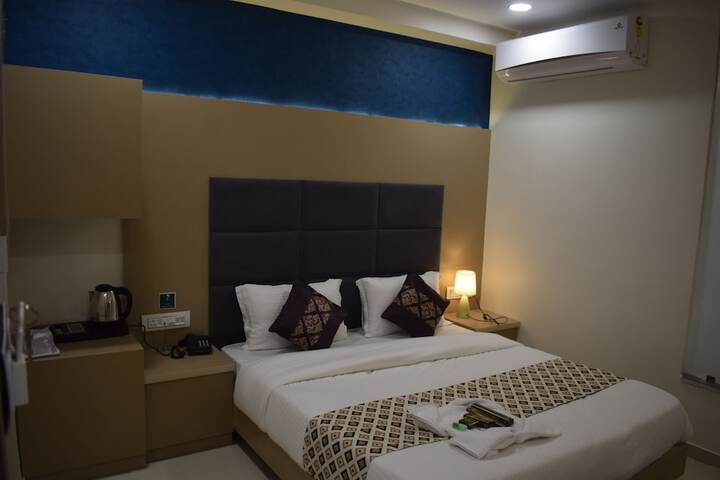 Room 9 of 26