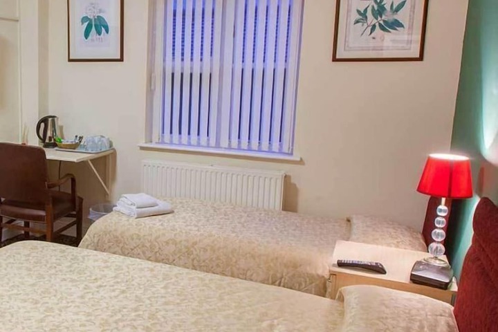 Room 15 of 33
