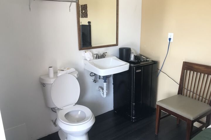 Bathroom sink