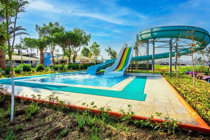 Hotel with Pool