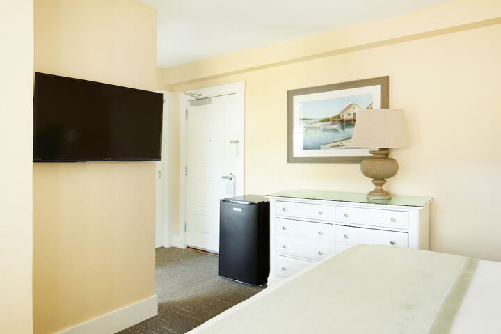 Room 27 of 106