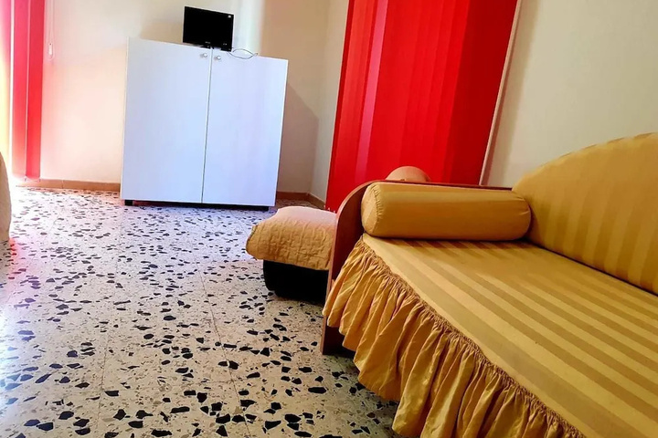 Room 7 of 18