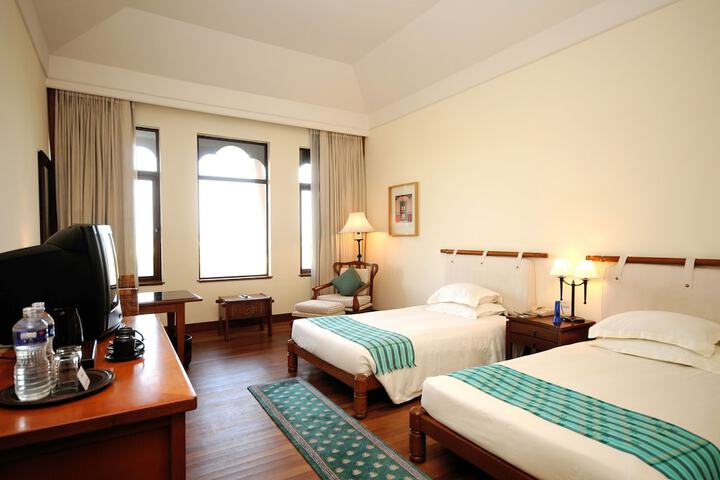 Room 5 of 121