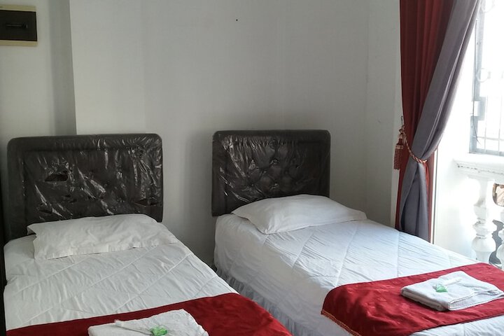 Room 6 of 32