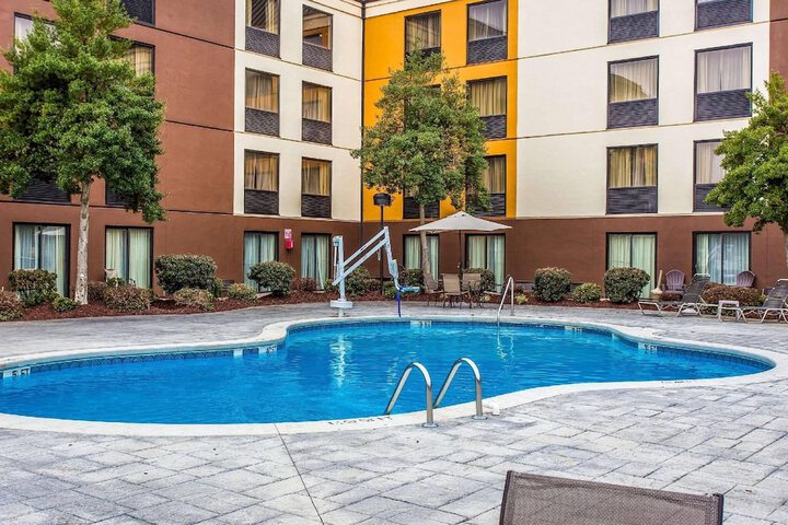 Pools & Facilities
