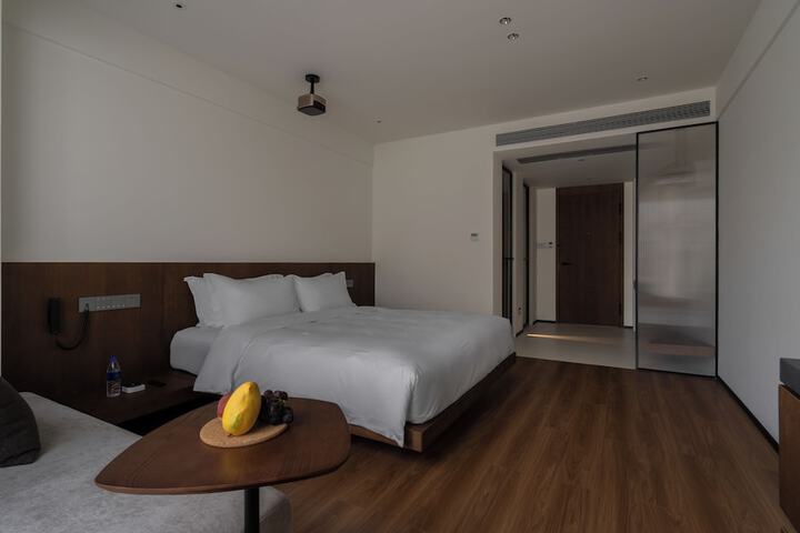 Room 27 of 86