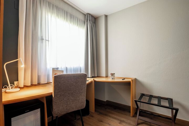 Room 30 of 107