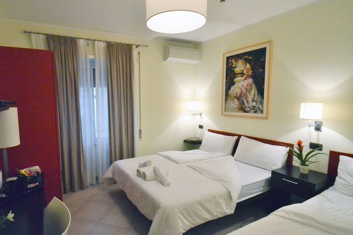 Room 5 of 28