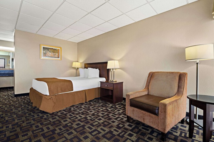 Room 17 of 47