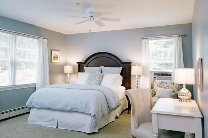 Deluxe Queen Bed (13 of 21)