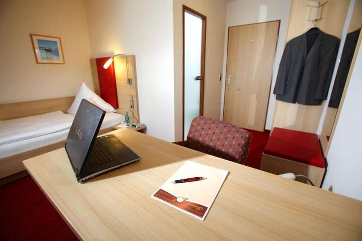 Room 9 of 29