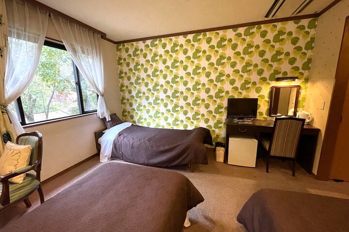 Room 12 of 40