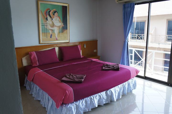 Room 6 of 46