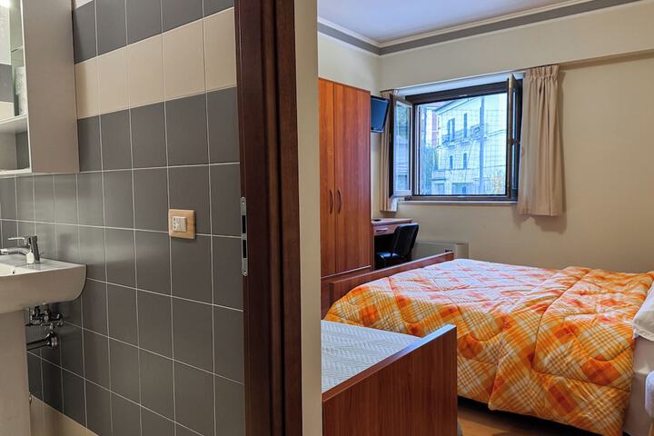 Room 2 of 24