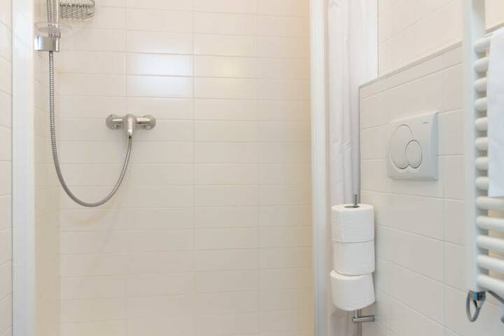 Room 105 of 151