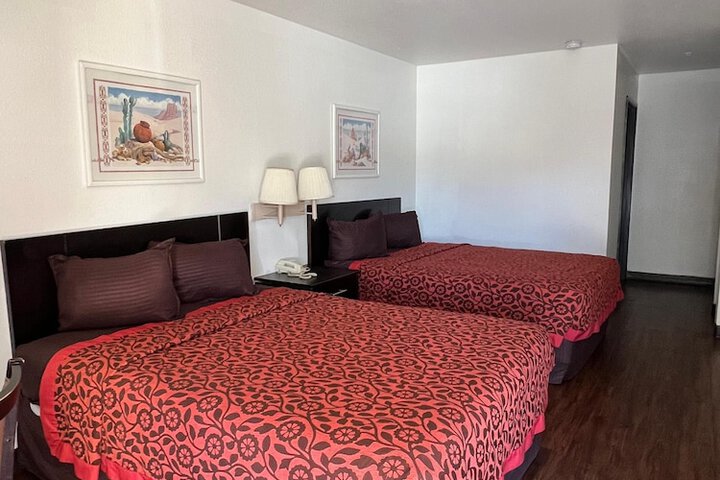 Room 5 of 8