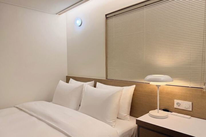 Room 3 of 16