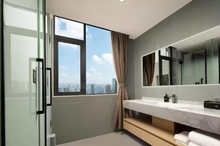 Room 12 of 27