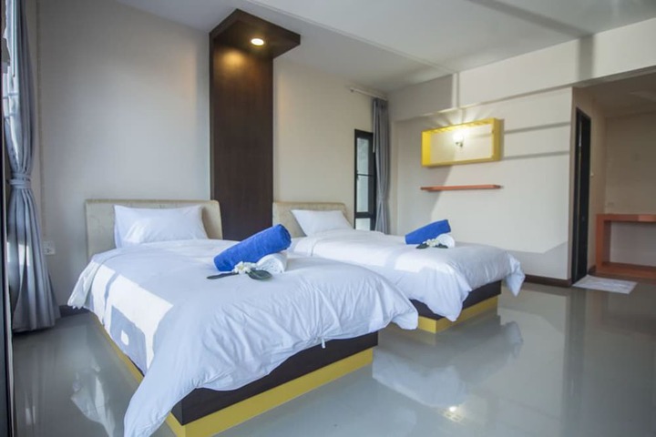Room 4 of 17