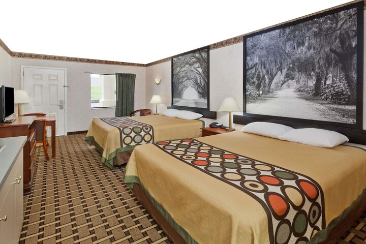 2 Queen Beds (3 of 8)