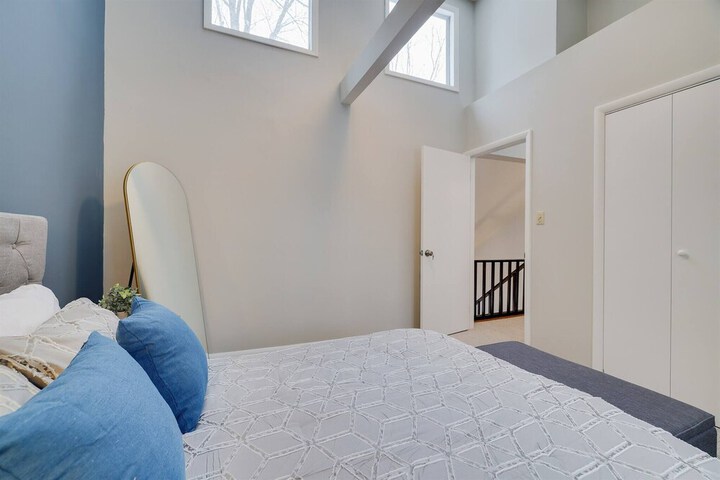 Room 9 of 37