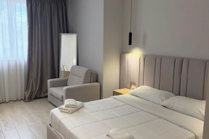 Room 33 of 65