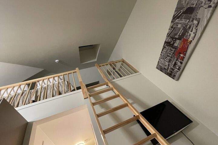 Room 10 of 37