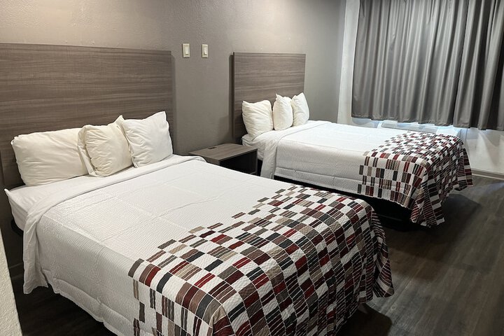Room 6 of 18