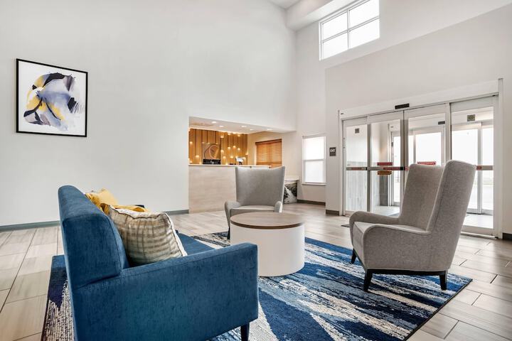 Entrance & Lobby