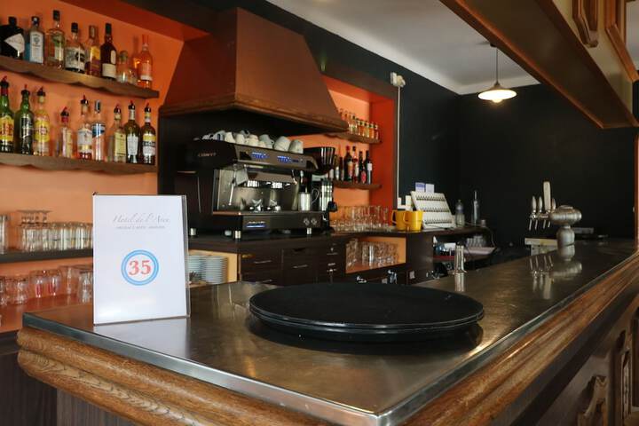 Lounge 26 of 35