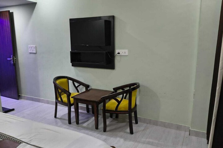 Room 13 of 39
