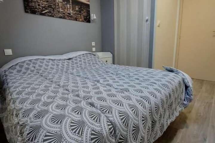 Room 5 of 10